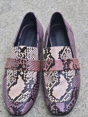 LOAFERS MINT CONDITION - Freda Salvador Purple Snakeskin